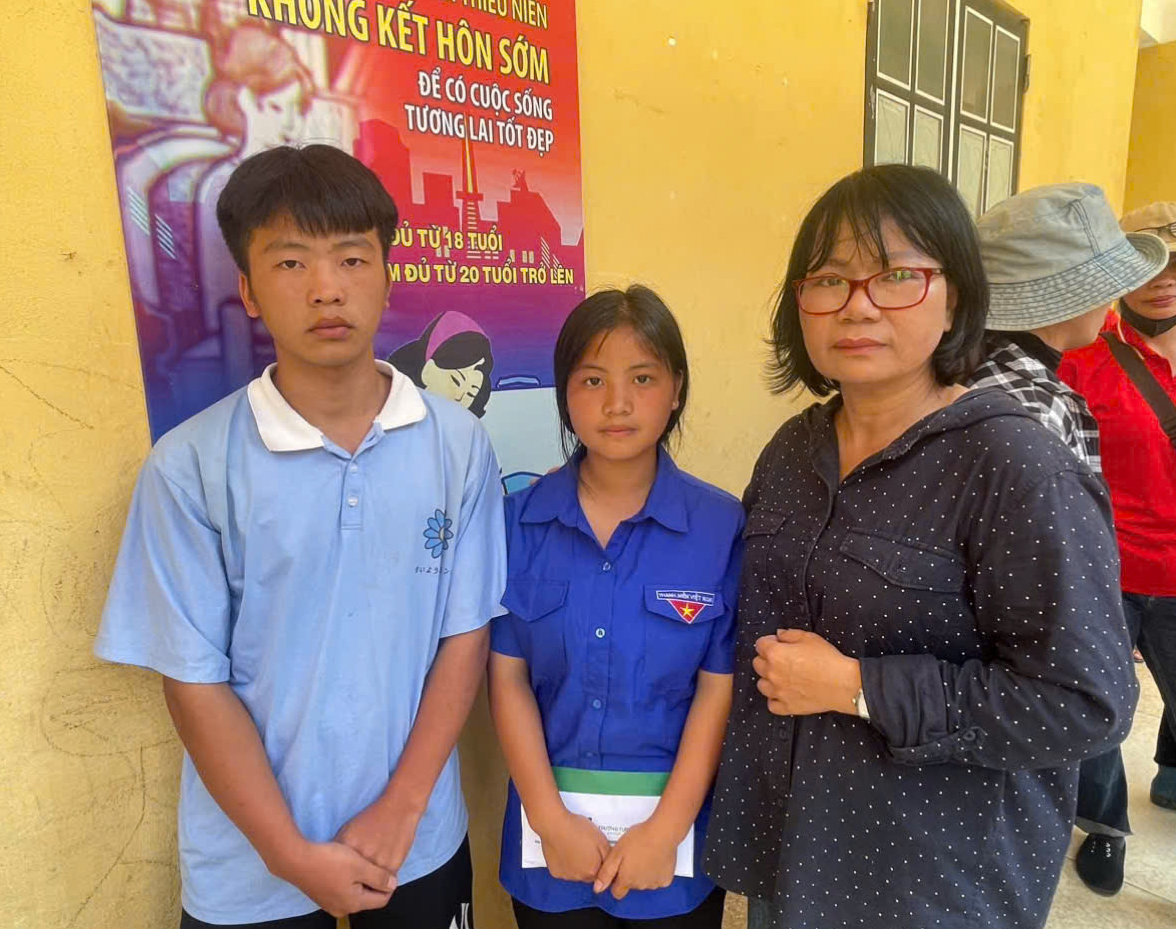 Trường Đại học Điện lực nhận nuôi em Thào Thị Nhè - học sinh sống sót sau lũ quét