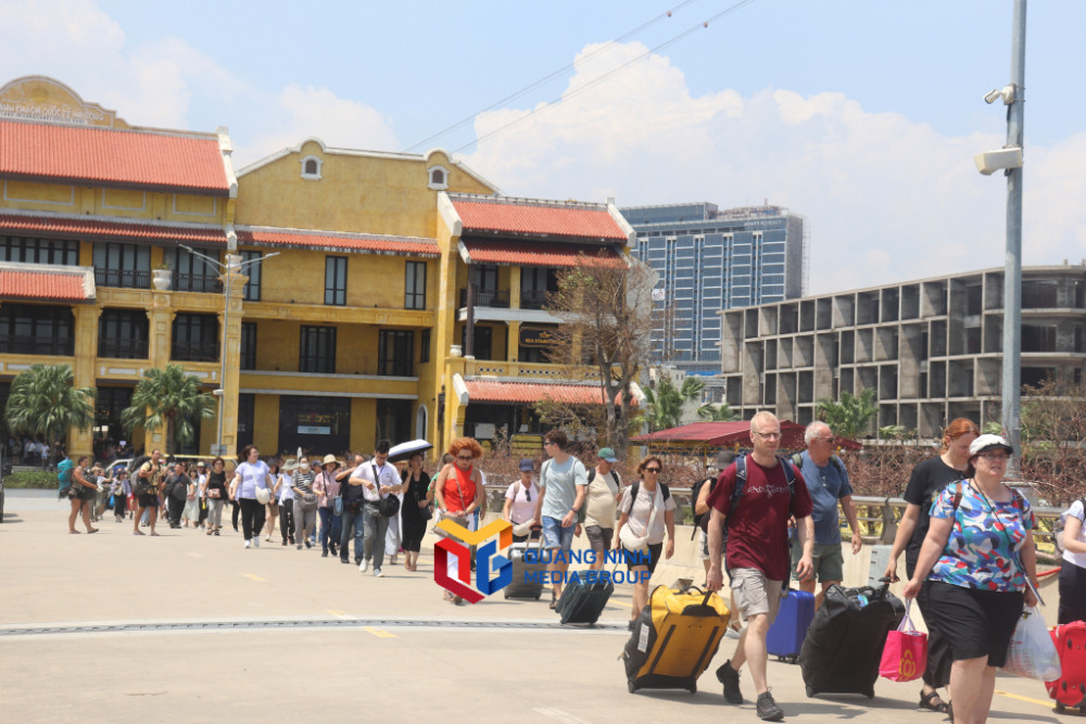 Quảng Ninh 90 khách đến Vịnh Hạ Long là khách nước ngoài