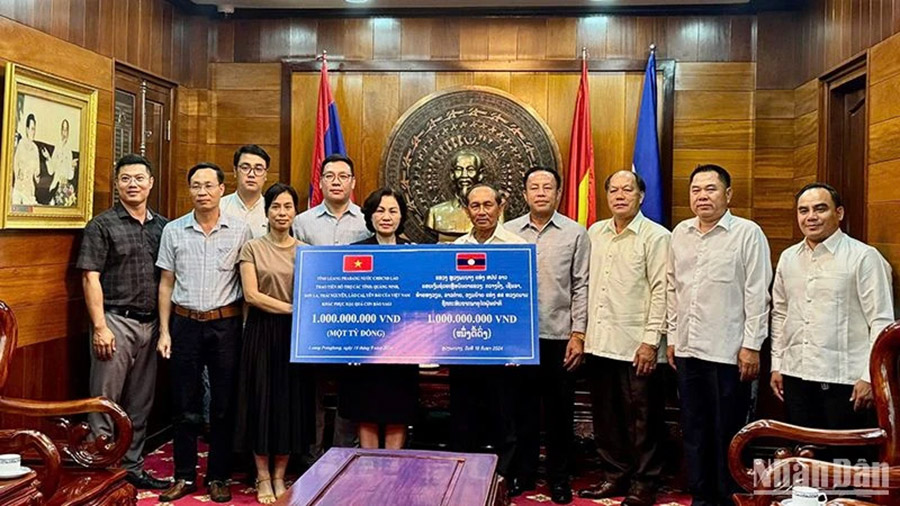 Đảng bộ, chính quyền tỉnh Luang Prabang thăm hỏi, ủng hộ các tỉnh Việt Nam khắc phục hậu quả sau bão số 3
