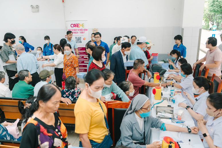 Tầm soát bệnh cho hơn 1 000 người dân Đà Nẵng