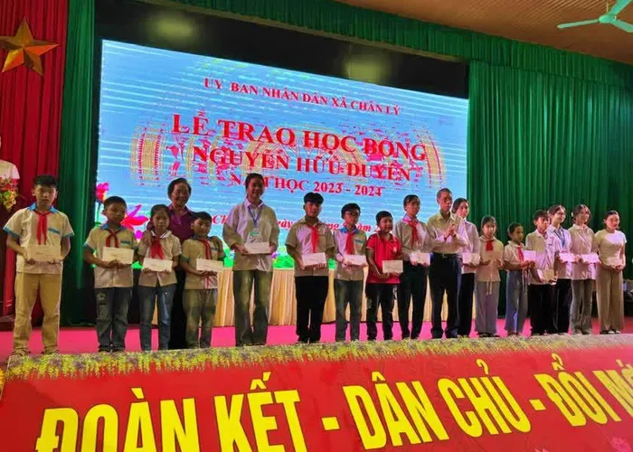 Hà Nam Trao học bổng Nguyễn Hữu Duyên năm học 2023 - 2024