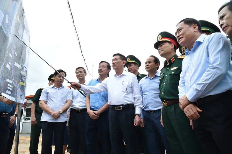 Phó Thủ tướng Hồ Đức Phớc khảo sát tình hình triển khai Đề án thí điểm xây dựng cửa khẩu thông minh tại Lạng Sơn