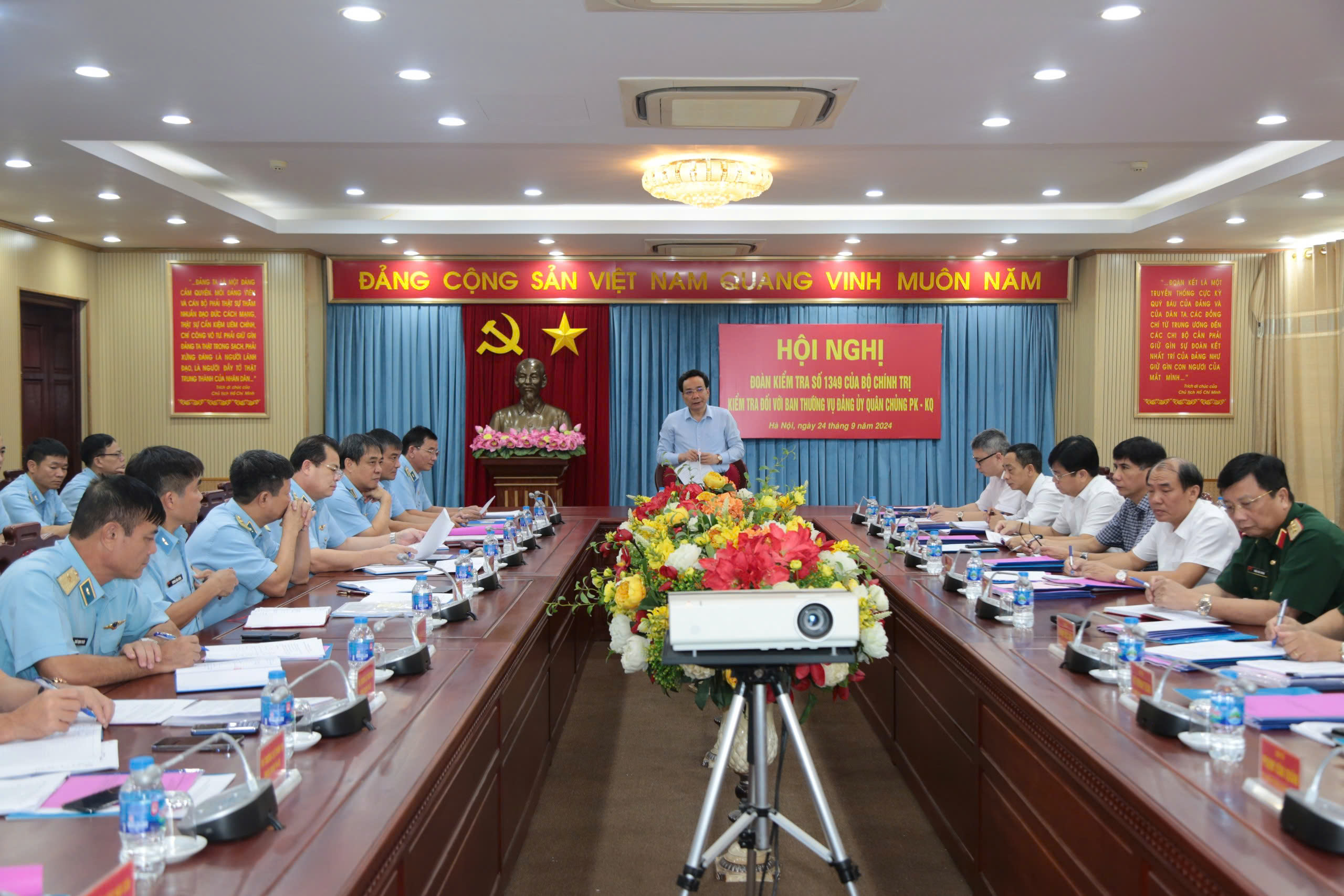 Kiểm tra đối với Ban Thường vụ Đảng ủy Quân chủng Phòng không - Không quân