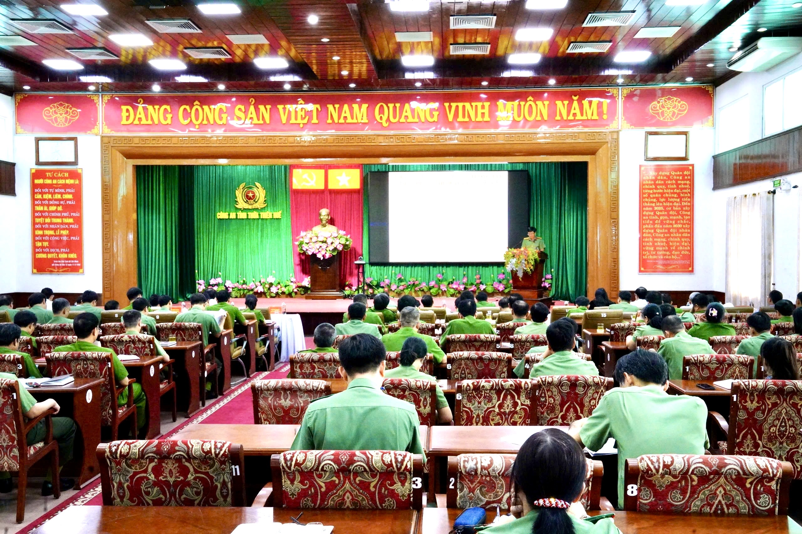 Công an Thừa Thiên Huế sơ kết 2 năm thực hiện Nghị quyết 12-NQ TW