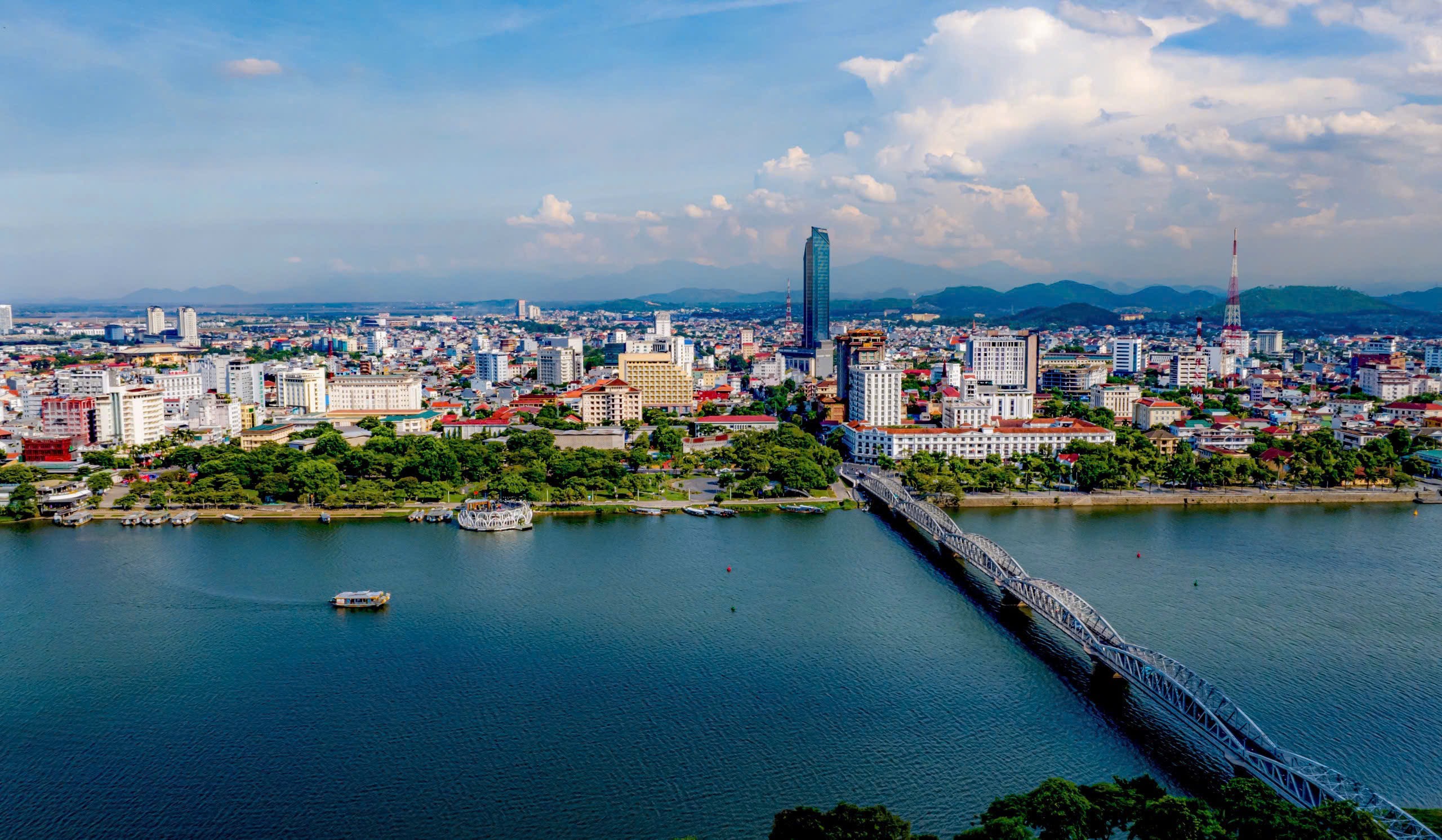 [Megastory] Bài 1 Thừa Thiên Huế Khát vọng vươn lên thành phố trực thuộc Trung ương