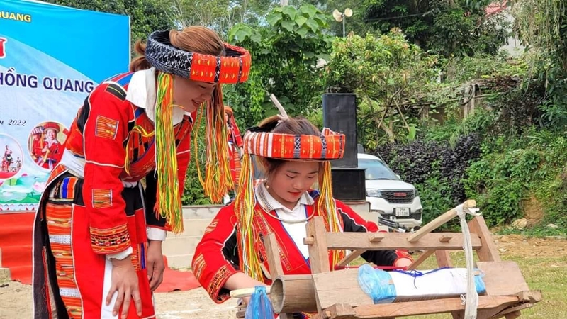 Phục hồi và phát huy văn hóa phi vật thể các dân tộc thiểu số