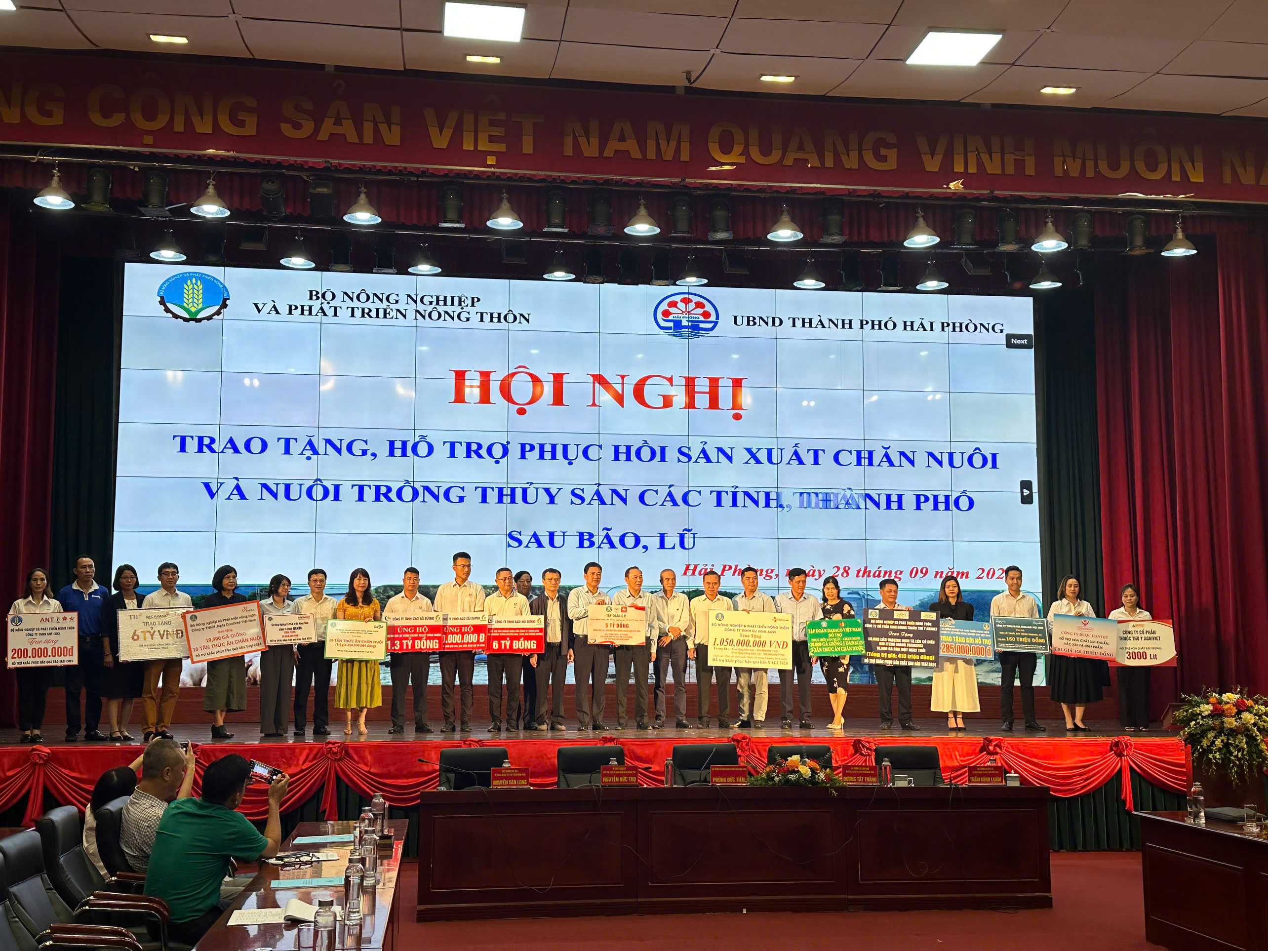 Hải Phòng Hỗ trợ người dân phục hồi sản xuất chăn nuôi và nuôi trồng thủy sản