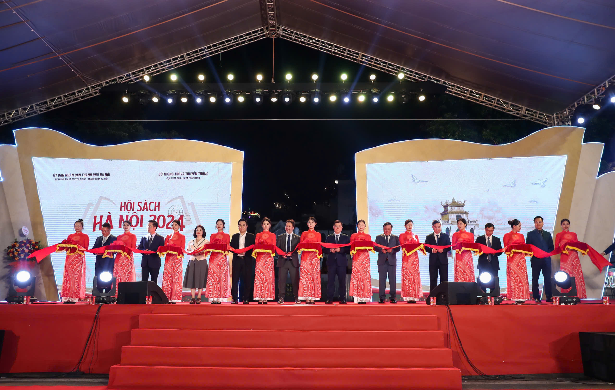 Khai mạc Hội sách “Hà Nội Thủ đô văn hiến, anh hùng - Thành phố Vì hòa bình”