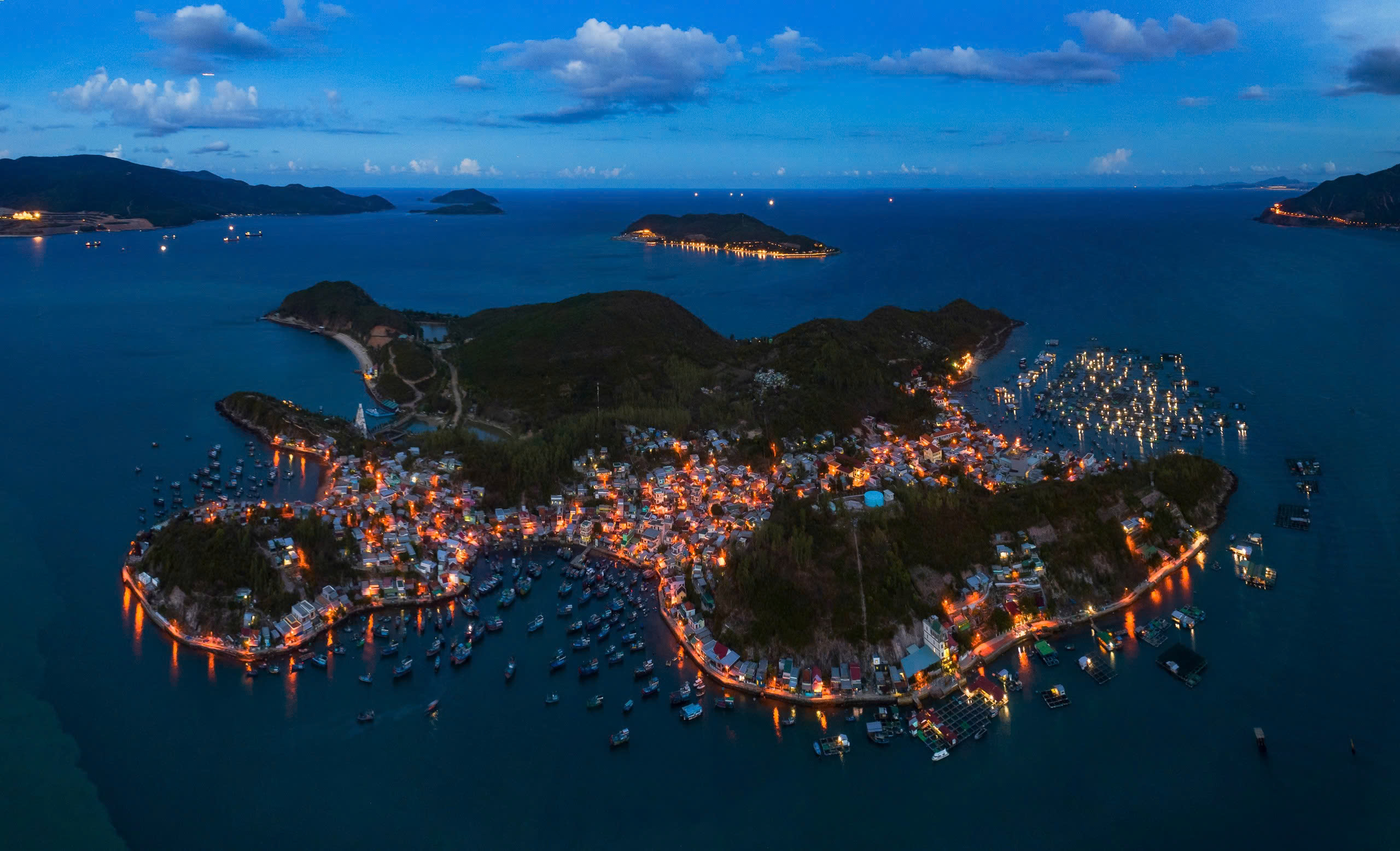 [Megastory] EVN đưa niềm tin vào hành động