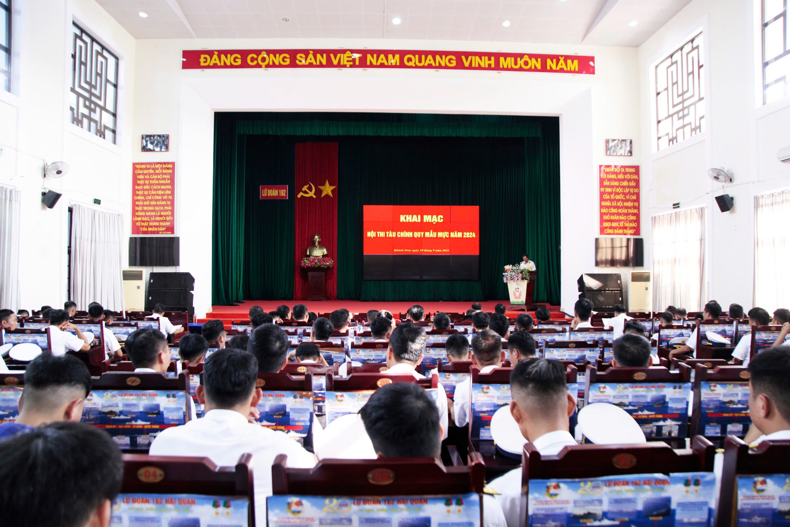 Lữ đoàn 162 khai mạc Hội thi “Tàu chính quy, mẫu mực” năm 2024