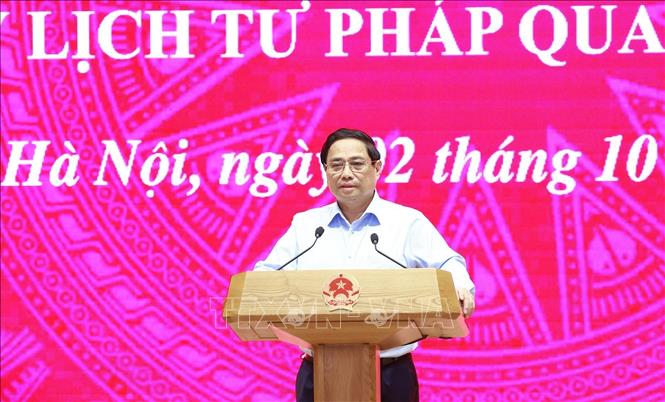 Đẩy mạnh chuyển đổi số quốc gia và triển khai các dịch vụ thiết yếu cho người dân