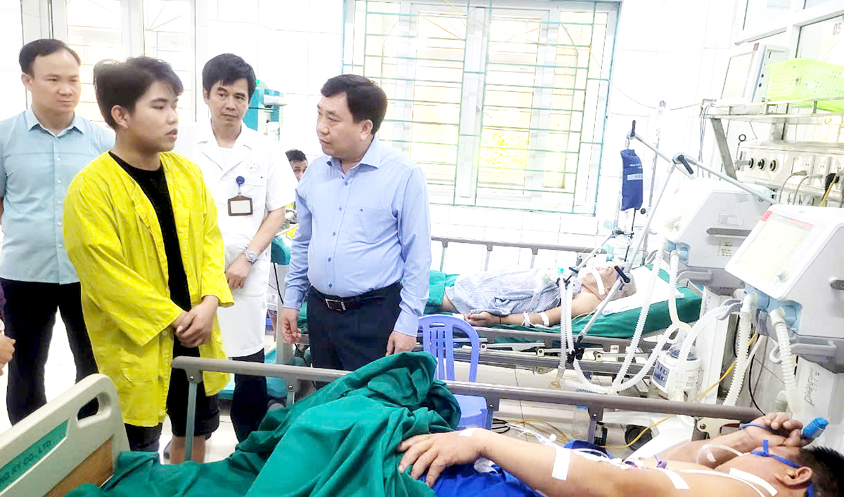 Lãnh đạo tỉnh thăm, tặng quà các nạn nhân vụ sạt lở đất tại huyện Bắc Quang