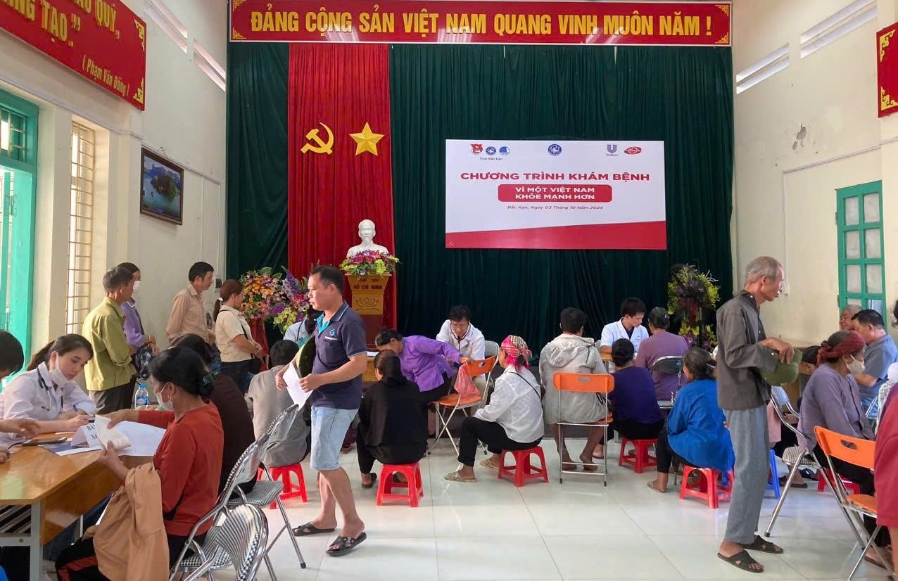 Chuyển giao kỹ thuật và khám bệnh, phát thuốc miễn phí cho hơn 1 000 người dân Bắc Kạn