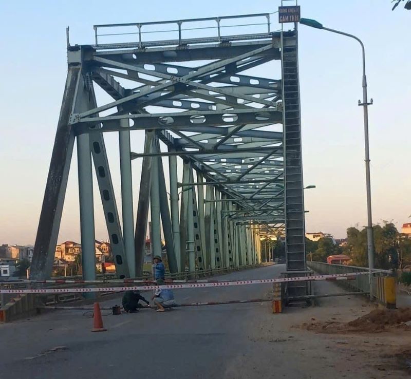 Cấm lưu thông qua cầu Yên Bái từ 17h ngày 3 10