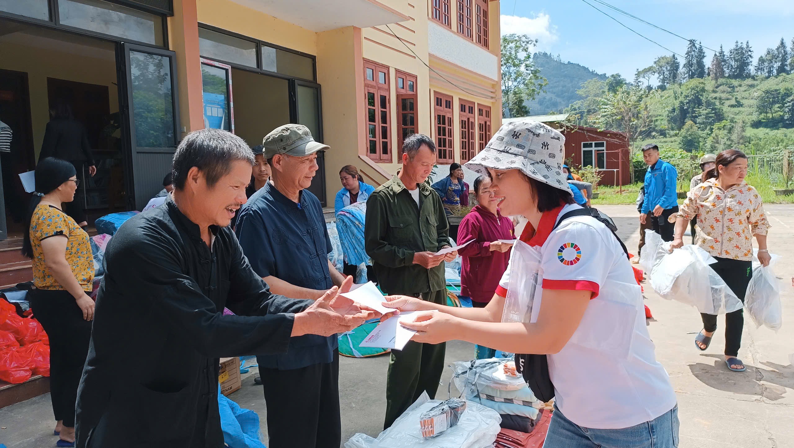 Hơn 2 tỷ đồng hỗ trợ người dân bị ảnh hưởng bão lũ khu vực phía Bắc
