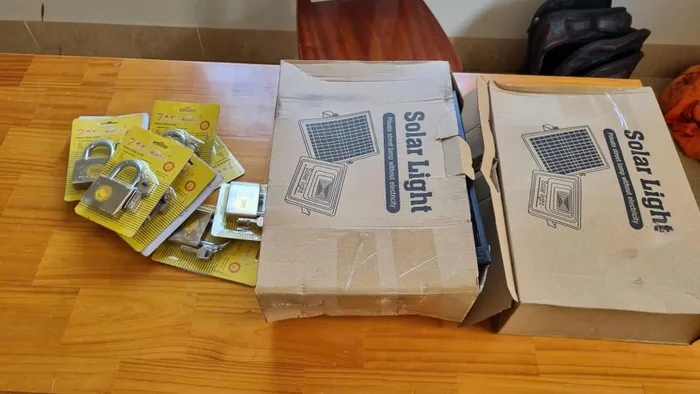 Giả danh nhân viên điện lực để bán đèn năng lượng mặt trời