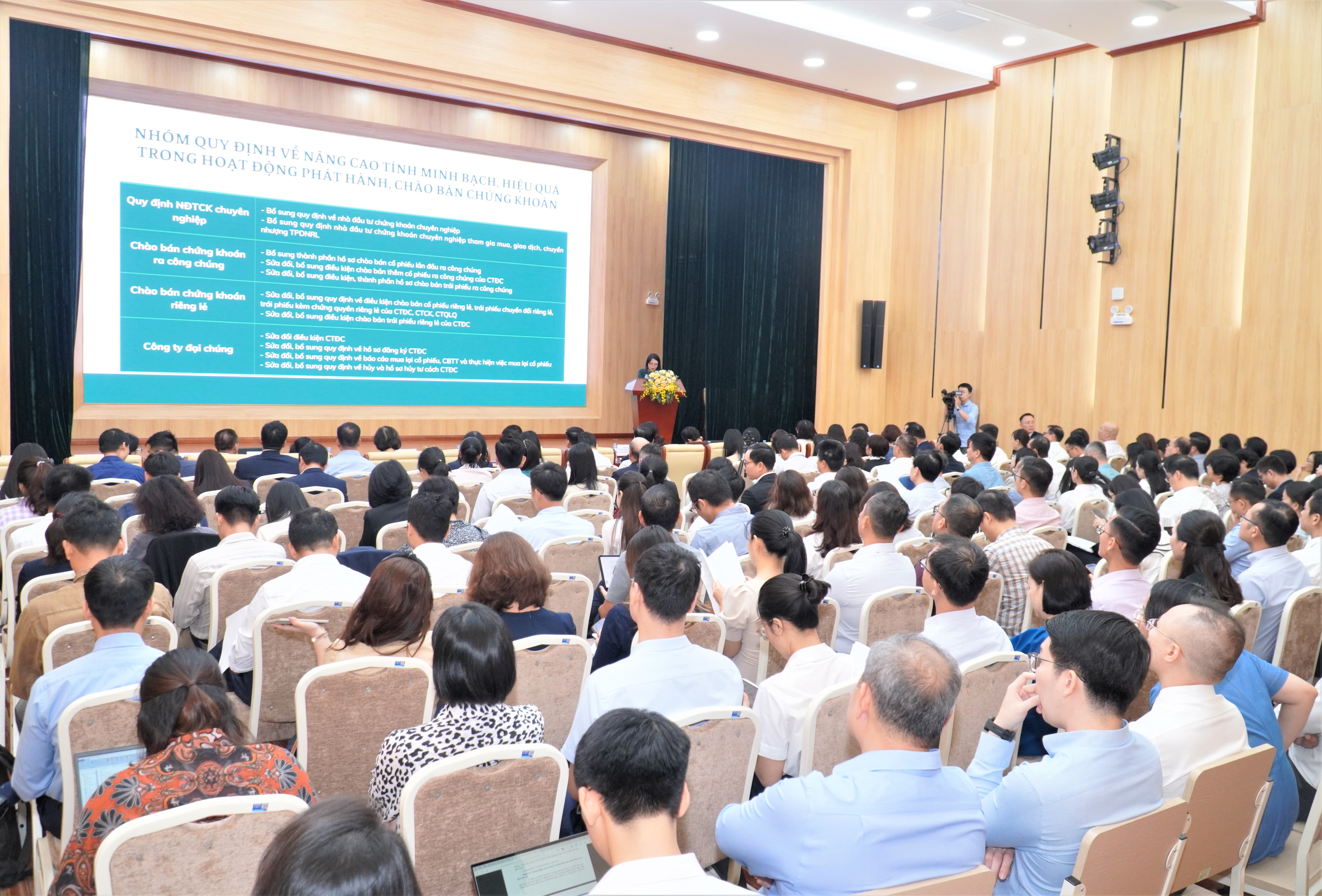 Sửa đổi Luật Chứng khoán Tập trung tháo gỡ vướng mắc thực tiễn
