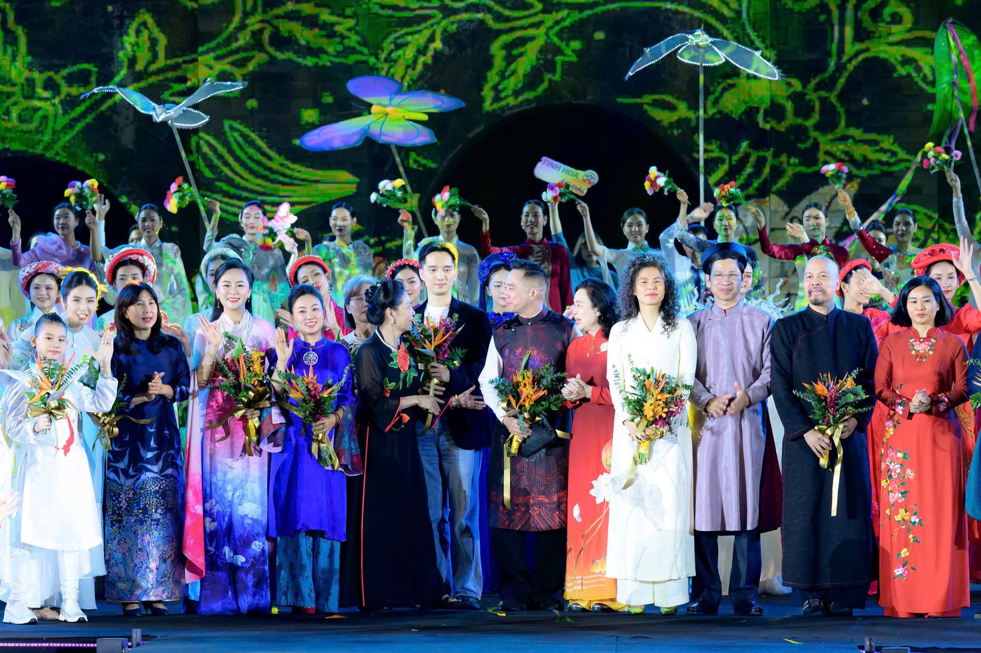 Khai mạc Lễ hội Áo dài du lịch Hà Nội năm 2024 Tôn vinh tinh hoa áo dài Việt