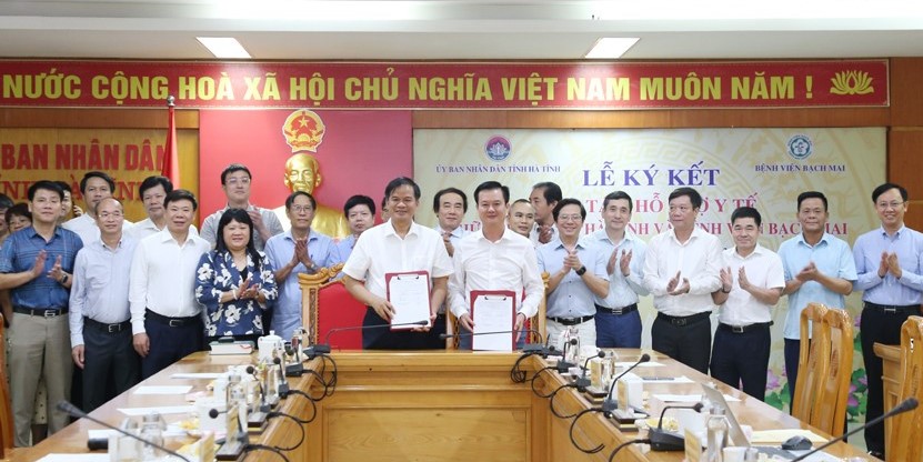 Hà Tĩnh và Bệnh viện Bạch Mai ký hợp tác hỗ trợ y tế