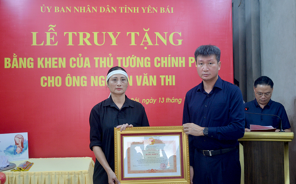 Yên Bái Truy tặng Bằng khen của Thủ tướng Chính phủ cho ông Nguyễn Văn Thi