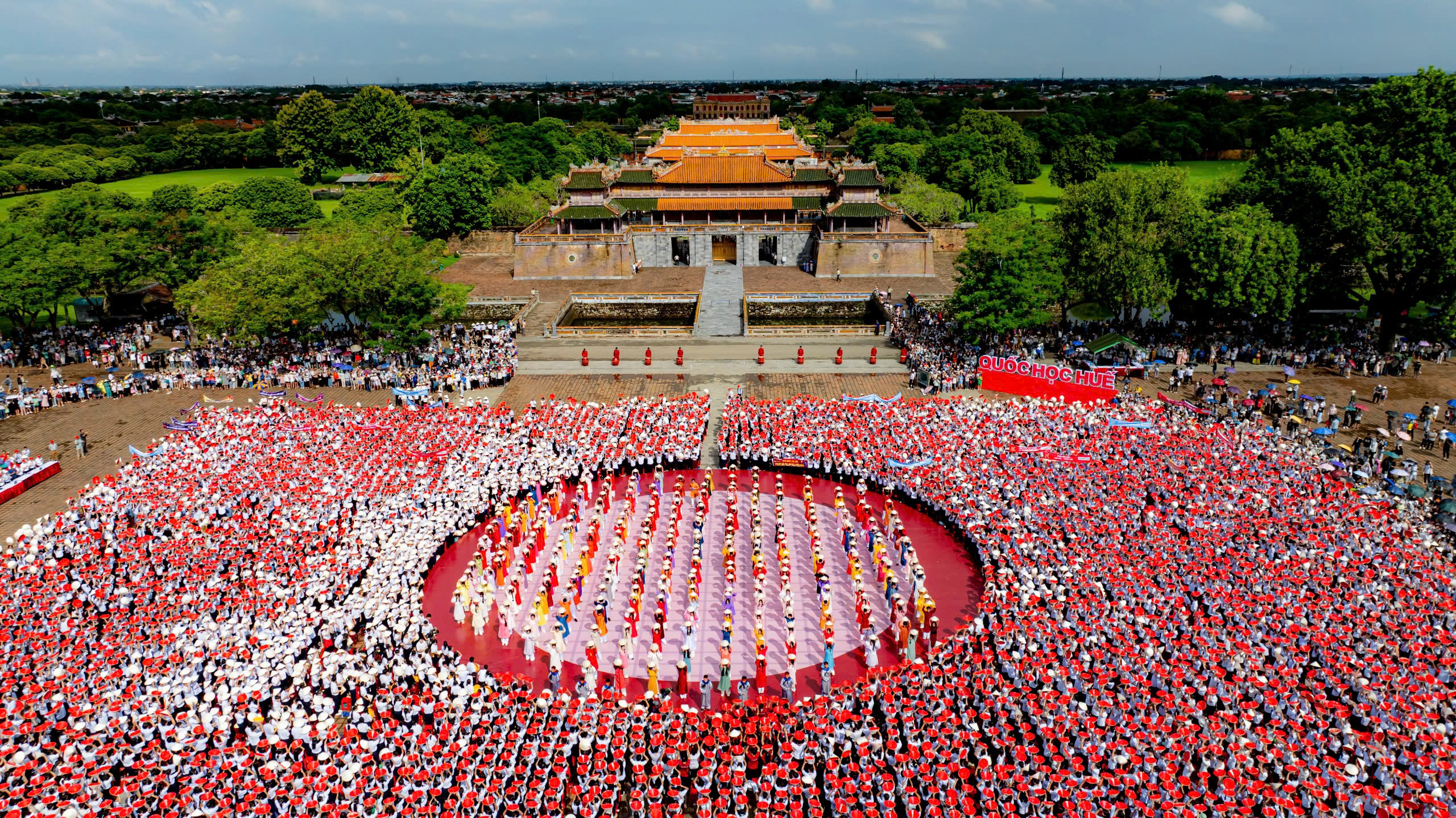 Điểm cầu Thừa Thiên Huế vỡ òa Võ Quang Phú Đức chạm tay đến đỉnh vinh quang Olympia 2024