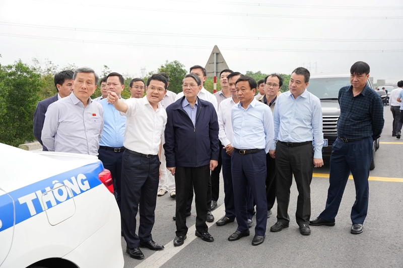 Đề xuất phương án mở rộng cao tốc Cam Lộ - La Sơn