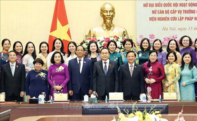 Phát huy cao độ trí tuệ, trách nhiệm, tài năng và bản lĩnh của nữ đại biểu Quốc hội
