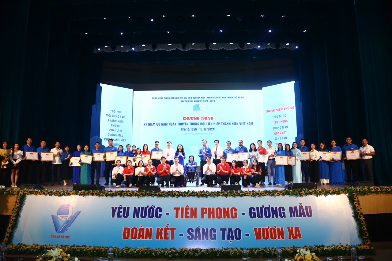 22 thanh niên Thủ đô nhận giải thưởng “15 tháng 10” và Thanh niên sống đẹp”
