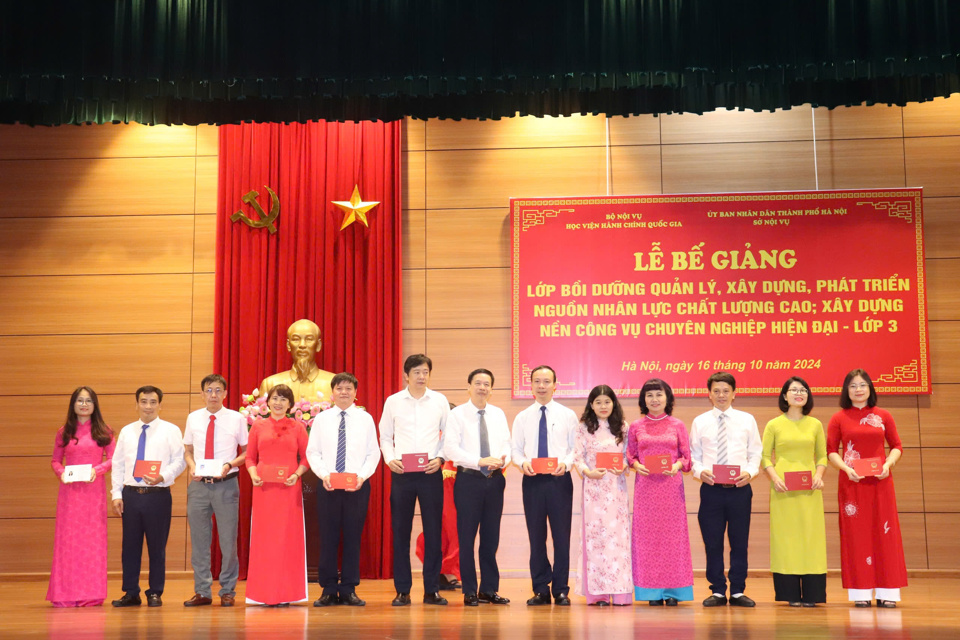 Bồi dưỡng trở thành những “cán bộ, công chức số”, “trưởng phòng số”