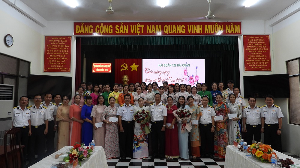 Phụ nữ Hải đoàn 129 gặp mặt nhân ngày Phụ nữ Việt Nam 20 10