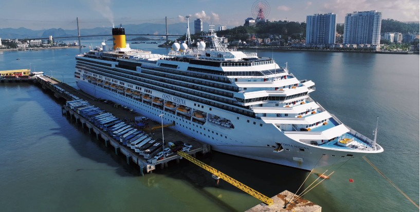 Du thuyền 5 sao đưa hơn 3 000 khách du lịch quốc tế thăm Hạ Long