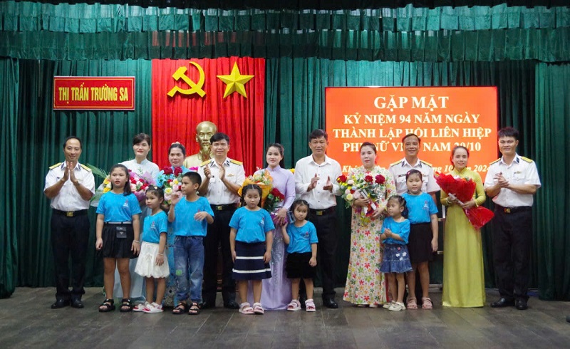 Nhiều hoạt động chào mừng ngày 20 10 tại Trường Sa