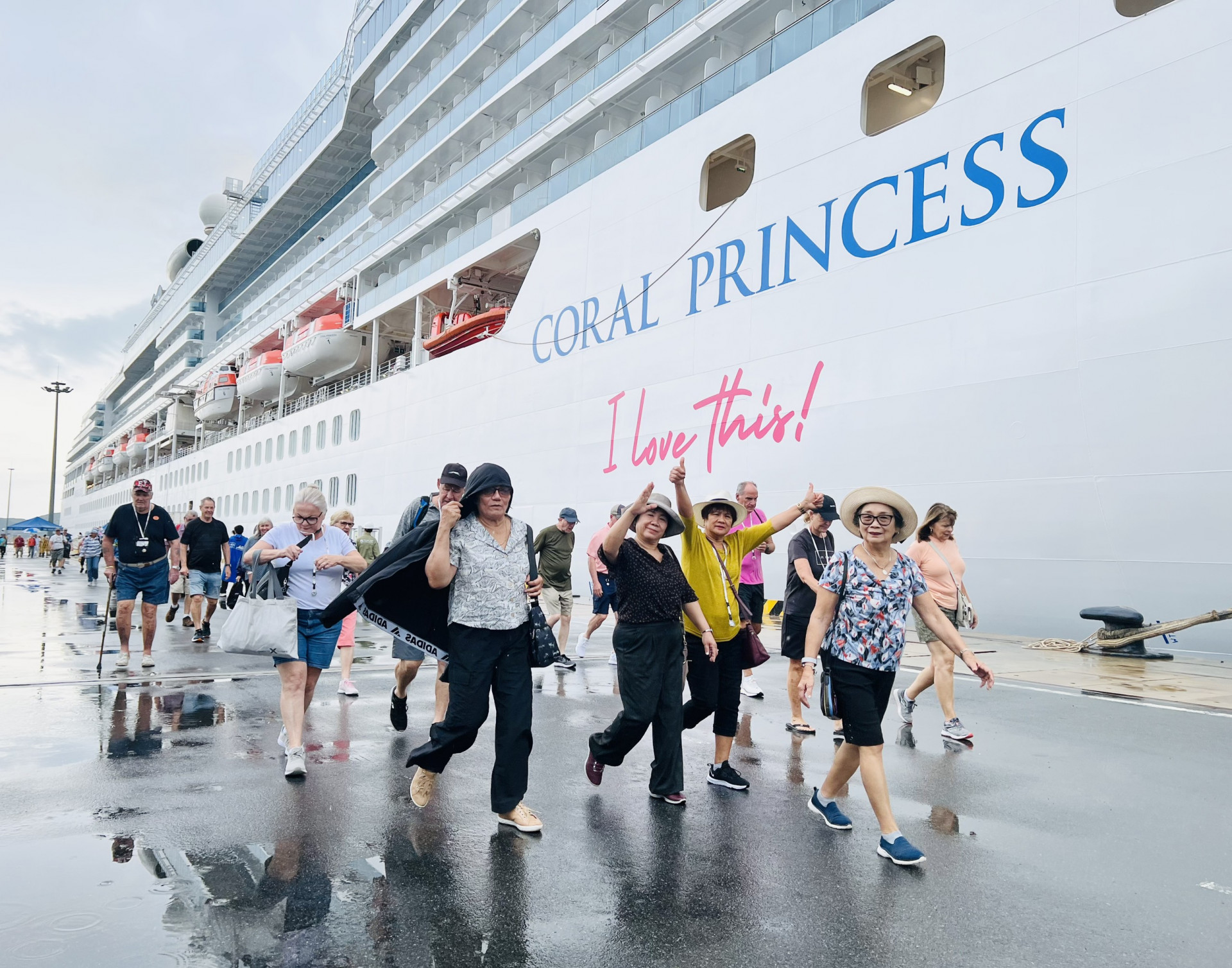 2 300 khách tàu biển đến Khánh Hòa