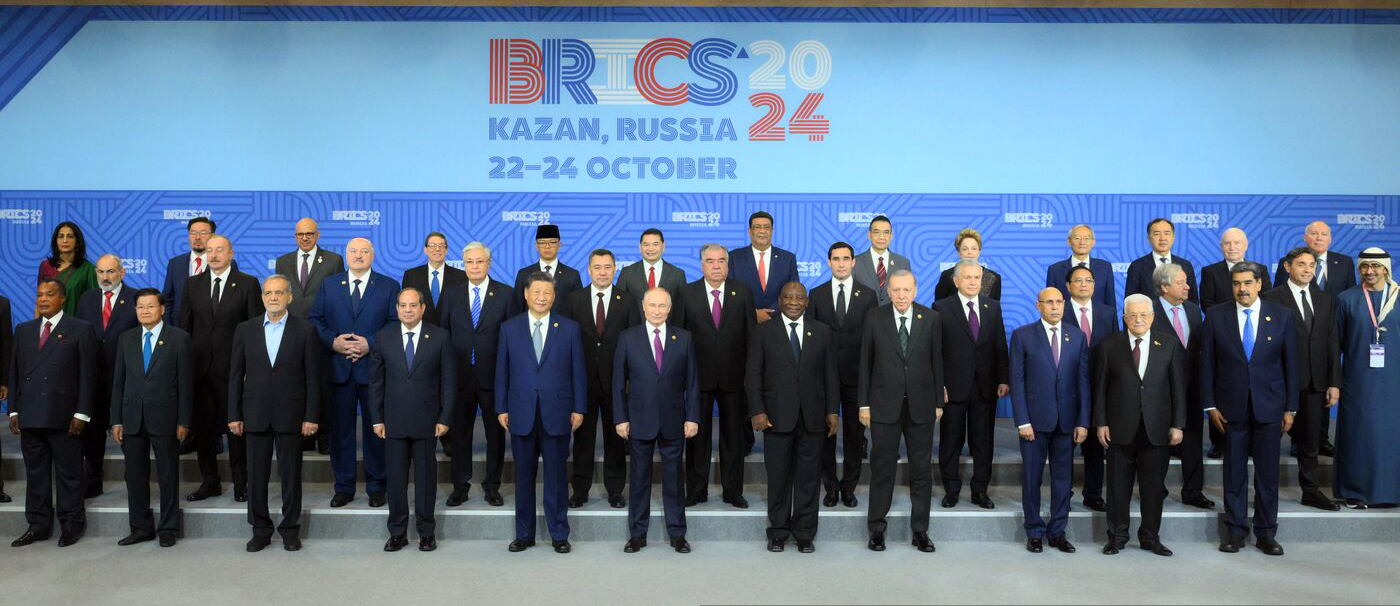 Thủ tướng gặp lãnh đạo các nước dự Hội nghị cấp cao BRICS mở rộng