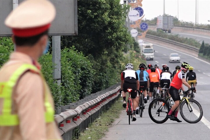 Từ yếu thế thành “hung thần”