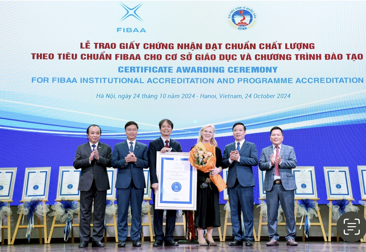 FIBAA trao chứng nhận đạt chuẩn chất lượng cho Trường Đại học Kinh tế Quốc dân