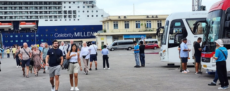 Cảng Chân Mây đón hơn 3 000 khách du lịch tàu biển