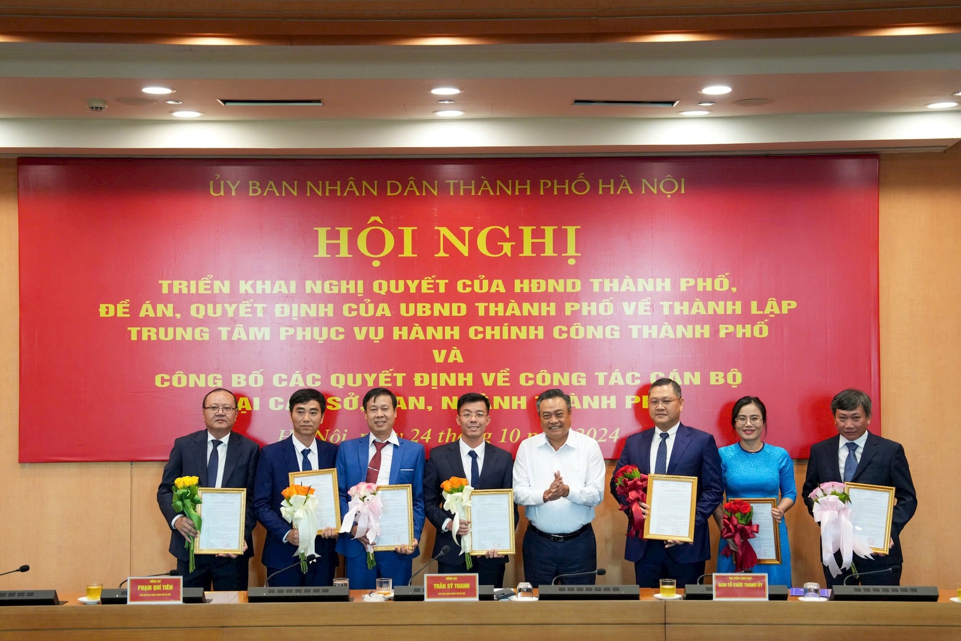 Hà Nội tiếp nhận, điều động, bổ nhiệm 7 cán bộ tại sở, ban, ngành