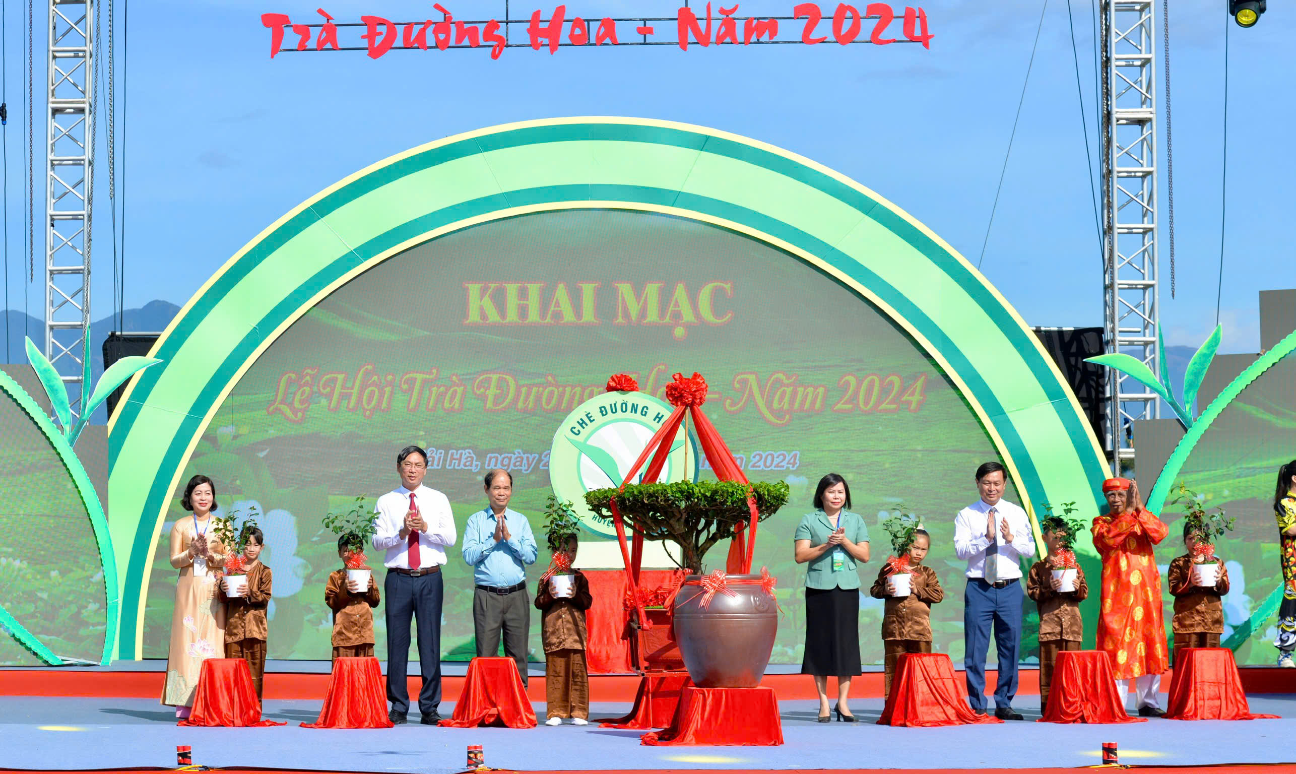 Quảng Ninh Đặc sắc Lễ hội trà Đường Hoa tại huyện Hải Hà