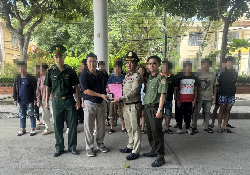 Tây Ninh Tiếp nhận bàn giao 26 công dân Việt Nam từ Campuchia