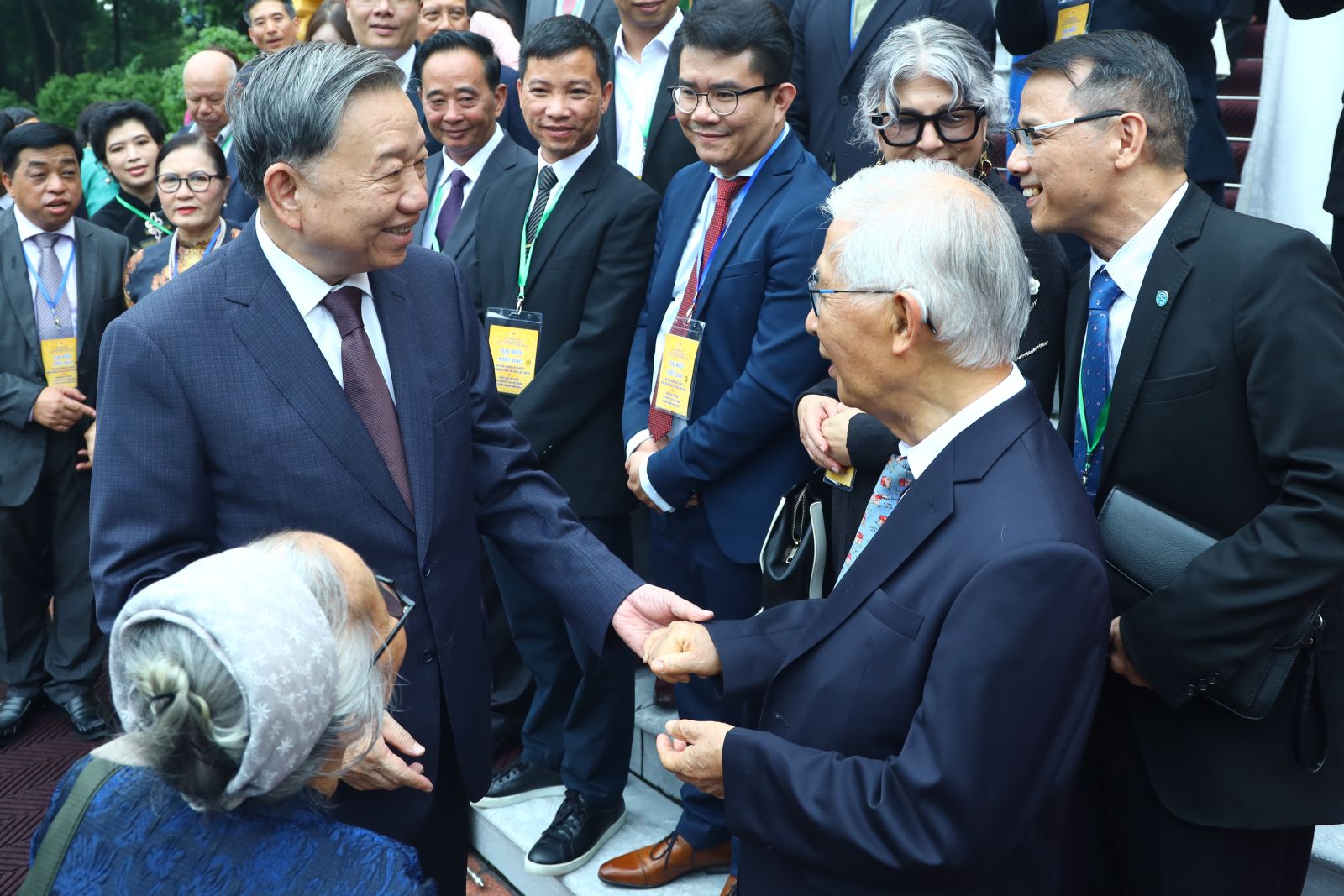 Hoàn thiện chính sách, pháp luật đối với người Việt Nam ở nước ngoài phục vụ yêu cầu phát triển đất nước