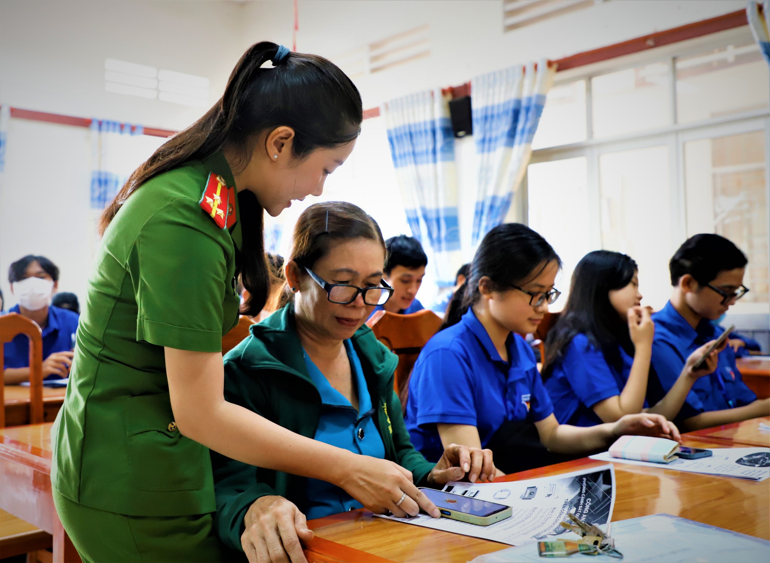 Bình Phước Phấn đấu 80 công dân thường trú tích hợp thông tin trên ứng dụng VNeID