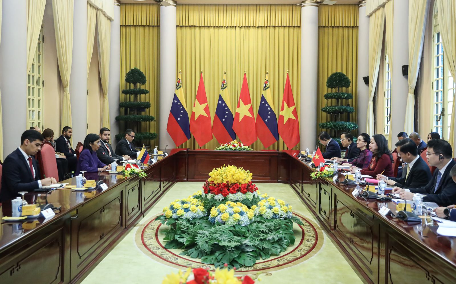 Tiếp tục làm sâu sắc hơn nữa quan hệ hợp tác nhiều mặt giữa Việt Nam và Bolivar Venezuela