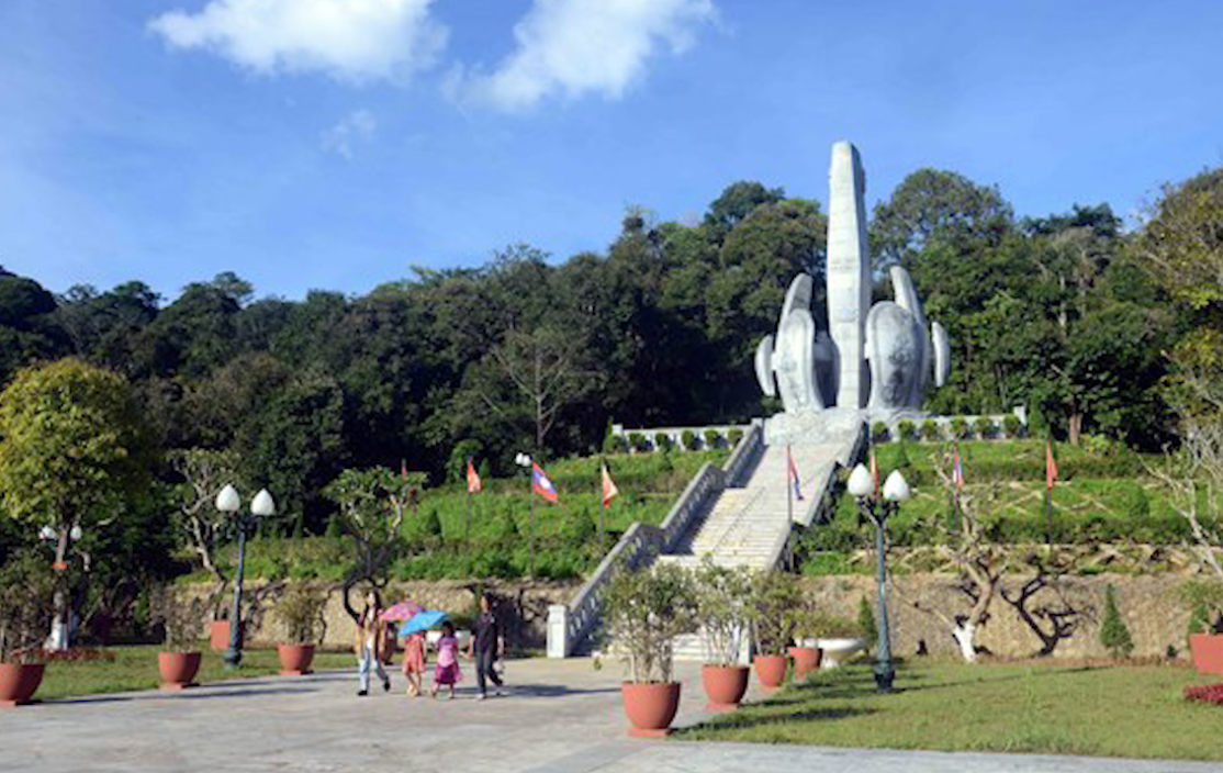 Cột mốc của tình hữu nghị đặc biệt Việt Nam – Lào