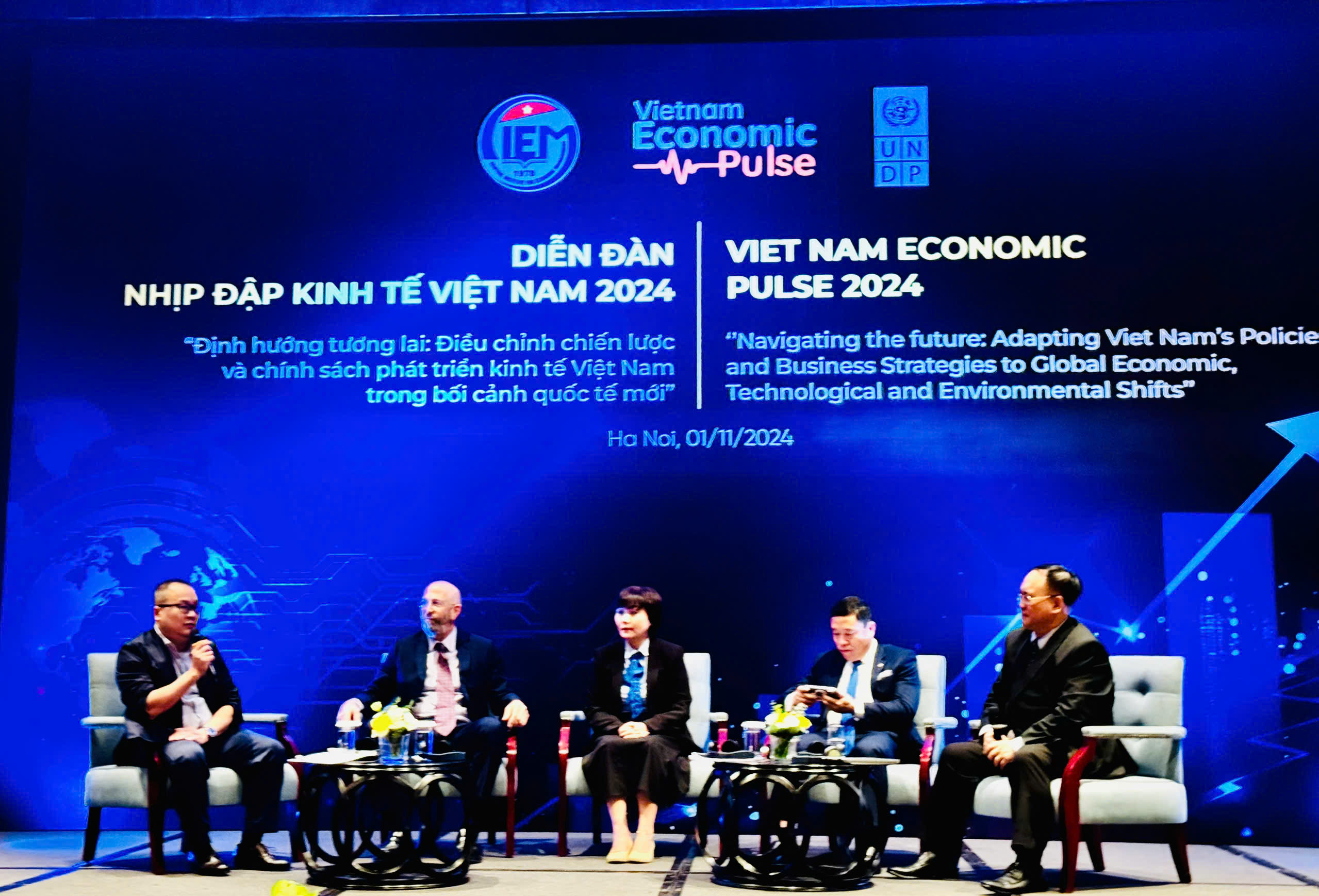 Hướng tới tăng trưởng bền vững trong bối cảnh toàn cầu