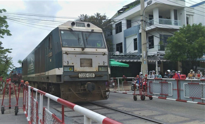 Thực hiện sửa chữa, bổ sung đầy đủ hệ thống tín hiệu tại các đường ngang có người gác