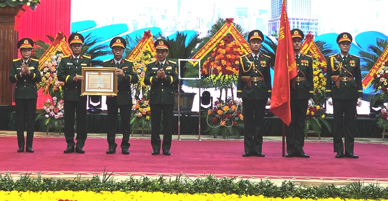 Ngân hàng TMCP Quân đội đón nhận Huân chương Bảo vệ Tổ quốc hạng Nhất