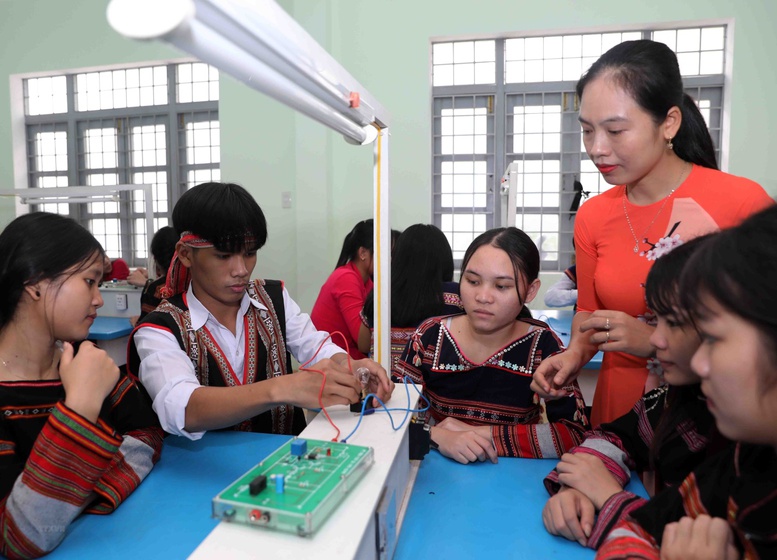 Tập trung xây dựng, hoàn thiện chính sách dân tộc