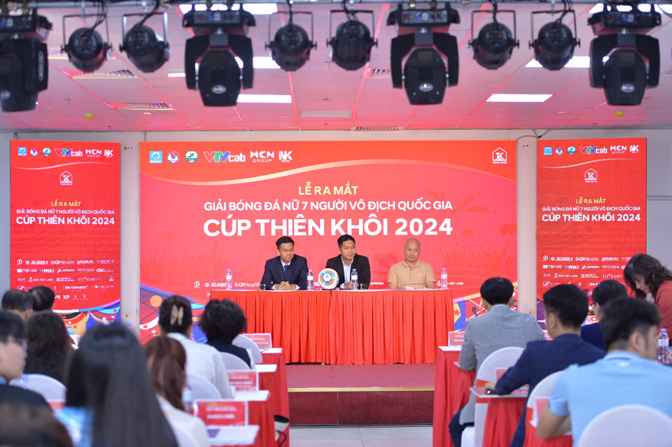 Lần đầu tiên tổ chức giải bóng đá nữ 7 người vô địch quốc gia