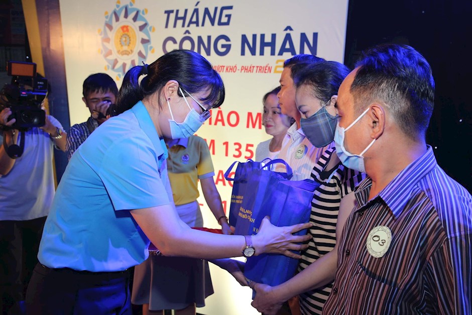Phát huy vai trò của tổ chức công đoàn tham gia xây dựng Đảng, chính quyền
